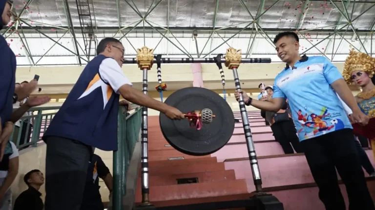 Wakil Bupati Jembrana, I Gede Ngurah Patriana Krisna, membuka FOP 2025 dan menekankan pentingnya olahraga pendidikan sebagai sarana membangun karakter, sportivitas, dan kepemimpinan siswa.