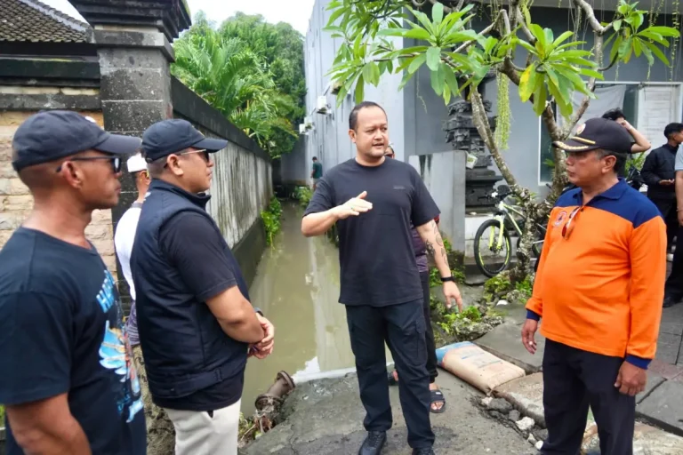 Wabup Badung Tinjau Dua Lokasi Banjir di Kuta Utara, Tegaskan Penanganan Cepat dan Mitigasi Berkelanjutan