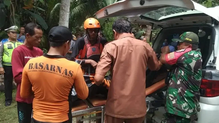 Peristiwa tragis terjadi di aliran Sungai Tukadaya, Desa Tuwed, Banjar Munduk Bayur, Kecamatan Melaya, Kabupaten Jembrana, Senin pagi 15 Desember 2025.