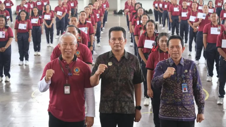 Bupati Jembrana I Made Kembang Hartawan membuka kegiatan OPPETA dan menekankan pentingnya generasi muda mengasah kapasitas diri serta soft skill agar siap menghadapi tantangan dunia kerja di era globalisasi.