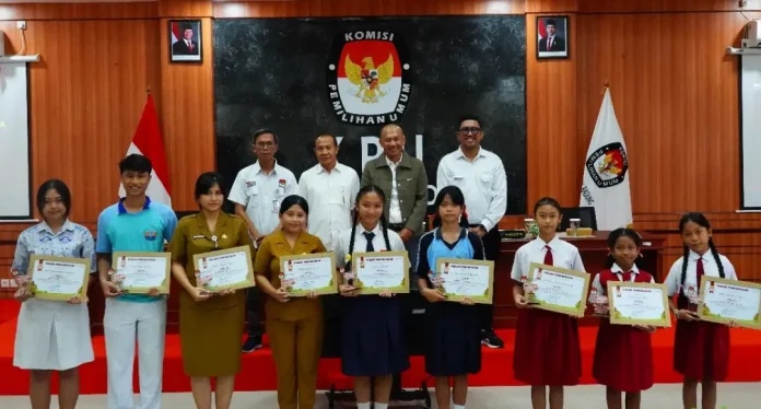 Komisi Pemilihan Umum (KPU) Kabupaten Badung menggelar penyerahan piagam penghargaan Lomba Menggambar bertema “Suara Kami untuk Badung” bagi pelajar jenjang SD, SMP, hingga SMA/SMK. Komisi Pemilihan Umum (KPU) Kabupaten Badung menggelar penyerahan piagam penghargaan Lomba Menggambar bertema “Suara Kami untuk Badung” bagi pelajar jenjang SD, SMP, hingga SMA/SMK.