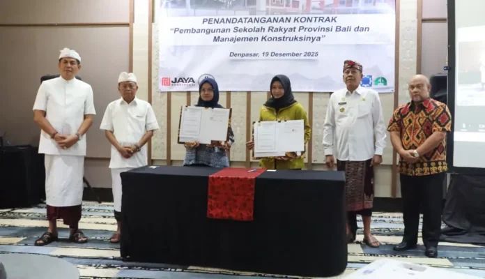 Gubernur Bali Wayan Koster menyaksikan penandatanganan kontrak pembangunan Sekolah Rakyat di Karangasem sebagai upaya pemerintah meningkatkan akses pendidikan bagi keluarga kurang mampu. Gubernur Bali Wayan Koster menyaksikan penandatanganan kontrak pembangunan Sekolah Rakyat di Karangasem sebagai upaya pemerintah meningkatkan akses pendidikan bagi keluarga kurang mampu.