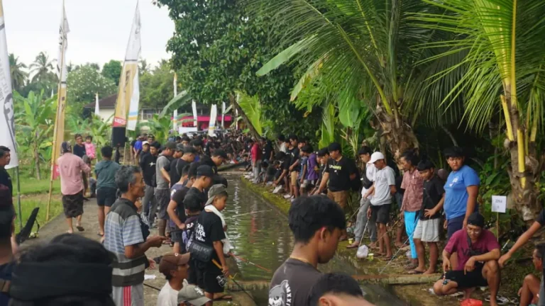 Desa Adat Banjar Bengkel kembali menggelar Lomba Mancing Air Deras sebagai upaya penggalangan dana