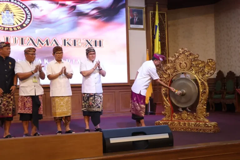 Gubernur Bali Wayan Koster membuka Lokasabha XII MGPSSR di Badung dan menegaskan pentingnya persatuan serta pelestarian adat dan budaya Bali.
