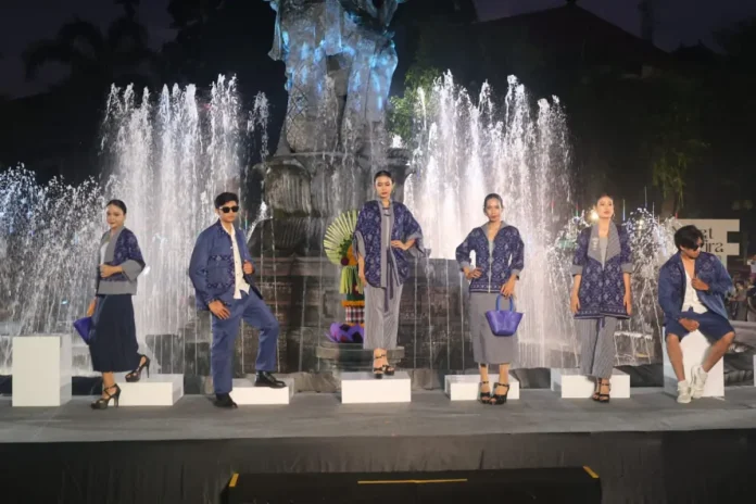 Denpasar Festival (Denfest) ke-18 menghadirkan fashion show untuk menampilkan karya desainer dan UMKM/IKM lokal, sekaligus memperkuat ekonomi kreatif Kota Denpasar. Denpasar Festival (Denfest) ke-18 menghadirkan fashion show untuk menampilkan karya desainer dan UMKM/IKM lokal, sekaligus memperkuat ekonomi kreatif Kota Denpasar.
