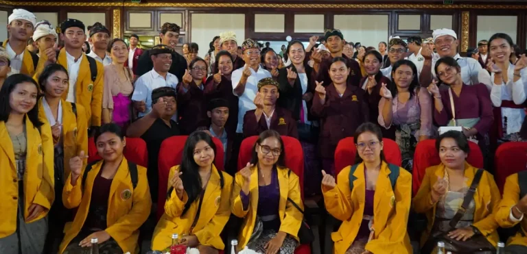 Pemerintah Provinsi Bali terus memperkuat komitmen membangun sumber daya manusia yang unggul melalui pelaksanaan Program Satu Keluarga Satu Sarjana (SKSS) Tahun 2025.