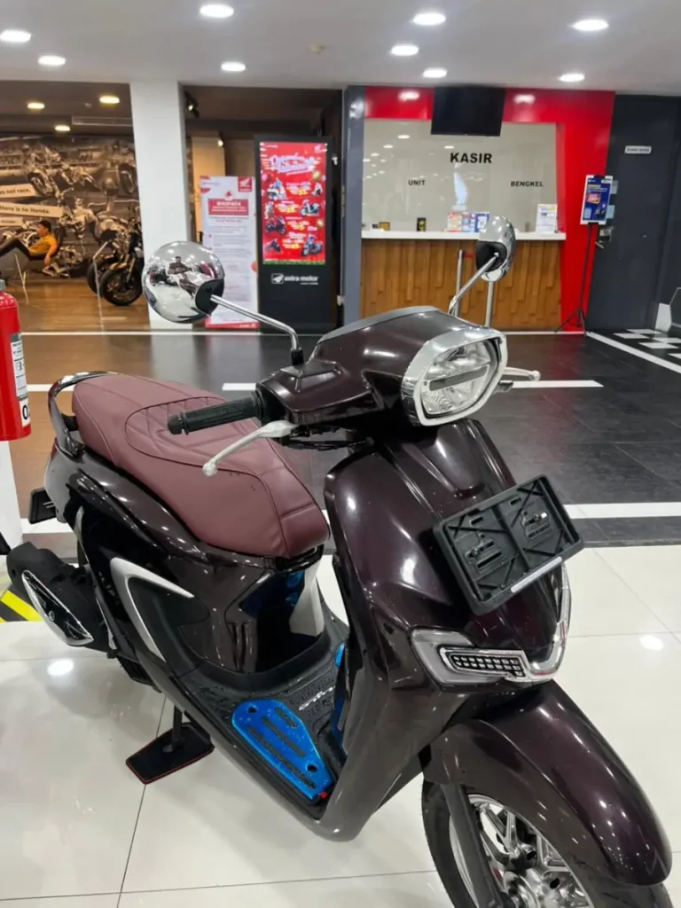 Astra Motor Bali meluncurkan New Variant Modifikasi Stylo Y2K Ultra Retro sebagai skutik klasik modern dengan pilihan warna elegan untuk menutup tahun 2025.