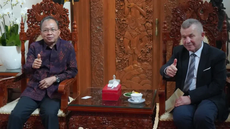 Gubernur Bali, Wayan Koster, menerima laporan dari Konsul Kehormatan RI di Gdansk, Miroslaw Wawrowski, terkait Taman Budaya Bali Indah di Polandia yang mempekerjakan warga dan seniman Bali serta mempromosikan budaya Bali di Eropa Timur.