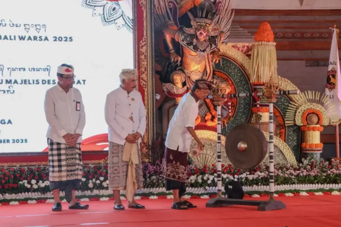Gubernur Bali Wayan Koster membuka Pasamuan Agung V Majelis Desa Adat Bali sambil menegaskan komitmennya memperkuat dan memuliakan Desa Adat sebagai fondasi kehidupan masyarakat Bali.