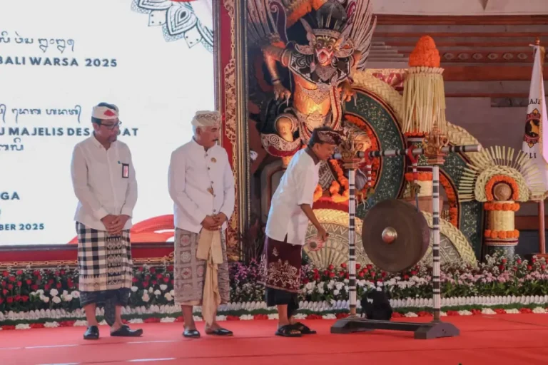 Gubernur Bali Wayan Koster membuka Pasamuan Agung V Majelis Desa Adat Bali sambil menegaskan komitmennya memperkuat dan memuliakan Desa Adat sebagai fondasi kehidupan masyarakat Bali.