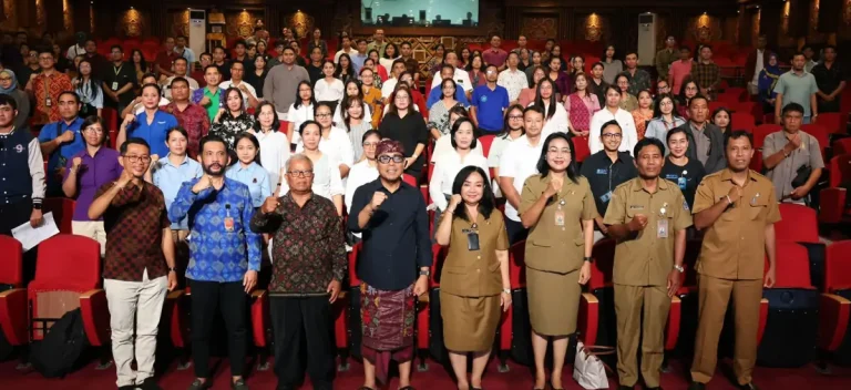 Wakil Wali Kota Denpasar, I Kadek Agus Arya Wibawa saat membuka kegiatan Sosialisasi Upah Minimum Kota (UMK) Denpasar Tahun 2026 di Gedung Taksu Dharma Negara Alaya (DNA) Kota Denpasar, Senin (29/12/2025).