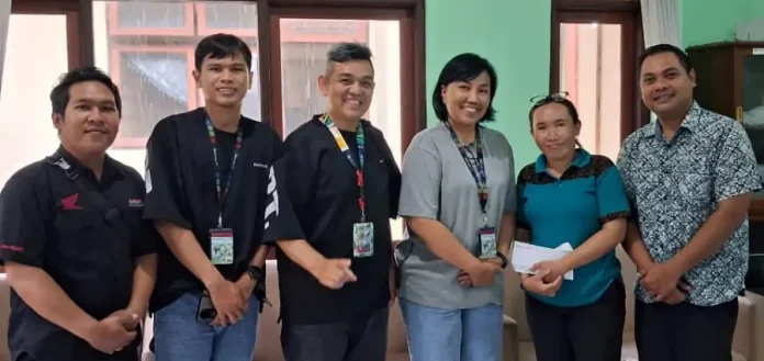 Wujud kepedulian sosial ditunjukkan Astra Motor Teuku Umar melalui kegiatan berbagi kebahagiaan bersama lansia di Panti Jompo Wana Seraya.