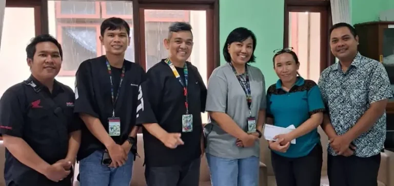 Wujud kepedulian sosial ditunjukkan Astra Motor Teuku Umar melalui kegiatan berbagi kebahagiaan bersama lansia di Panti Jompo Wana Seraya.