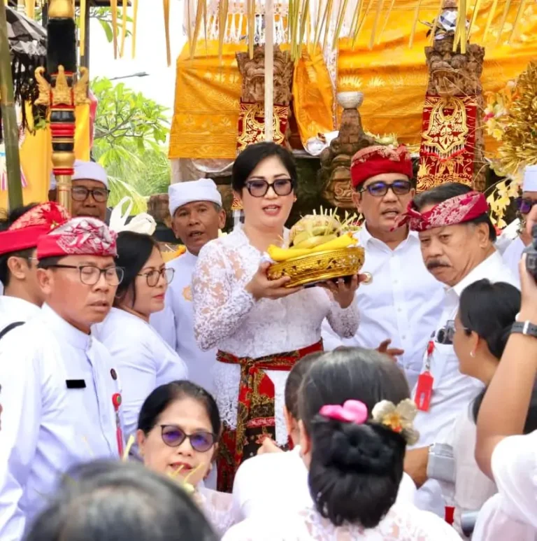 Pemkab Tabanan menyambut awal tahun 2026 dengan Pujawali Jelih Nugtugan Karya Ngenteg Linggih sebagai wujud rasa syukur dan landasan spiritual dalam mewujudkan Tabanan Era Baru yang Aman, Unggul, dan Madani.