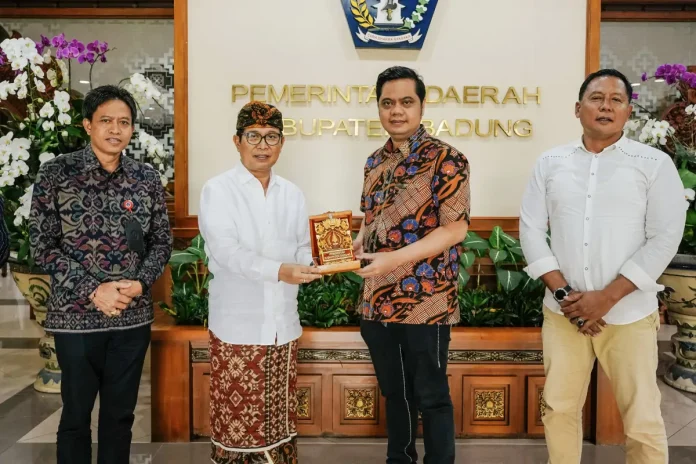 Bupati Wayan Adi Arnawa menerima kunjungan Bupati Jepara, Provinsi Jawa Tengah, Witiarso Utomo beserta jajaran di Puspem Badung, Jumat (30/1).