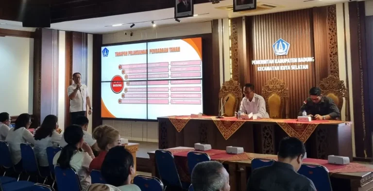 Pemkab Badung menegaskan pembangunan Jalan Lingkar Selatan (JLS) sebagai prioritas untuk mengurangi kemacetan dan mendukung pariwisata di Badung Selatan.
