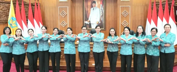 Ketua TP. PKK Badung, Nyonya Rasniathi Adi Arnawa dan Sekretaris I TP PKK Badung Nyonya Yunita Alit Sucipta saat menghadiri Rakor Teknis Kegiatan TP PKK Provinsi Bali Tahun 2026 di Ruang Rapat Gedung Kertha Sabha, Jaya Sabha Denpasar, Selasa (7/1/2026). Ketua TP. PKK Badung, Nyonya Rasniathi Adi Arnawa dan Sekretaris I TP PKK Badung Nyonya Yunita Alit Sucipta saat menghadiri Rakor Teknis Kegiatan TP PKK Provinsi Bali Tahun 2026 di Ruang Rapat Gedung Kertha Sabha, Jaya Sabha Denpasar, Selasa (7/1/2026).