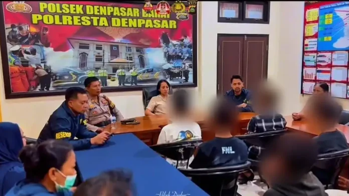 Aktivitas sekelompok anak yang bermain kembang api secara tidak terkendali di kawasan Simpang Enam Jalan Teuku Umar, Denpasar Barat, menimbulkan keresahan warga pada malam pergantian tahun, Rabu 31 Desember 2025.