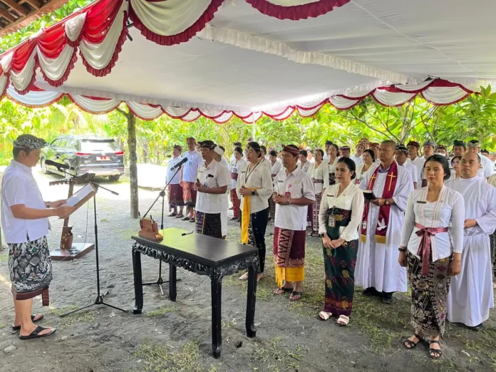 Pemerintah Kabupaten Jembrana mengawali tahun 2026 dengan melantik 94 pejabat di kebun kakao sebagai simbol komitmen membangun birokrasi yang membumi dan berpihak pada masyarakat.