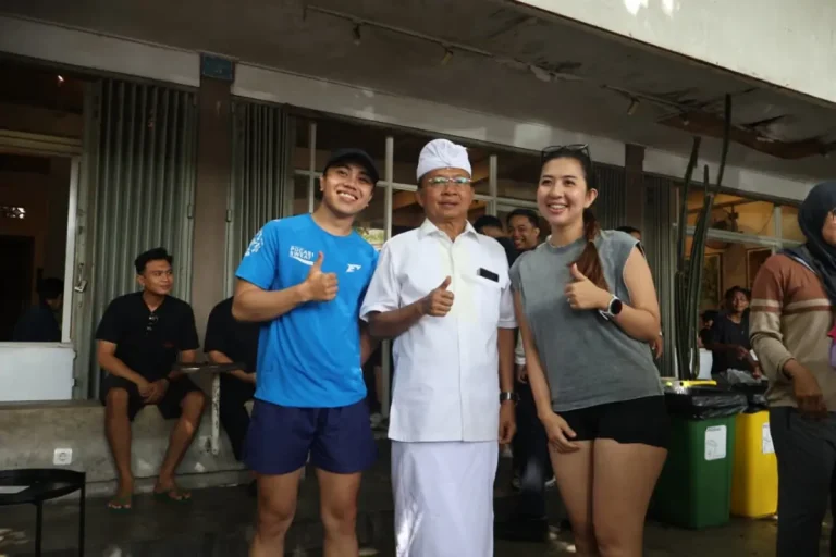 Momentum Rahina Tumpek Krulut yang dimaknai sebagai Rahina Tresna Asih atau Hari Kasih Sayang dalam Dresta Bali dimanfaatkan Gubernur Bali Wayan Koster