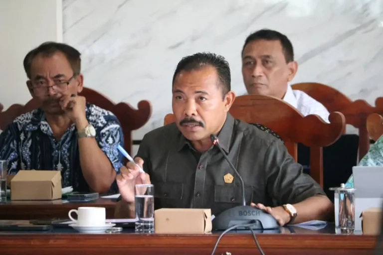 Ketua DPRD Kabupaten Buleleng, Ketut Ngurah Arya dalam rapat koordinasi DPRD Kabupaten Buleleng bersama sejumlah SKPD.