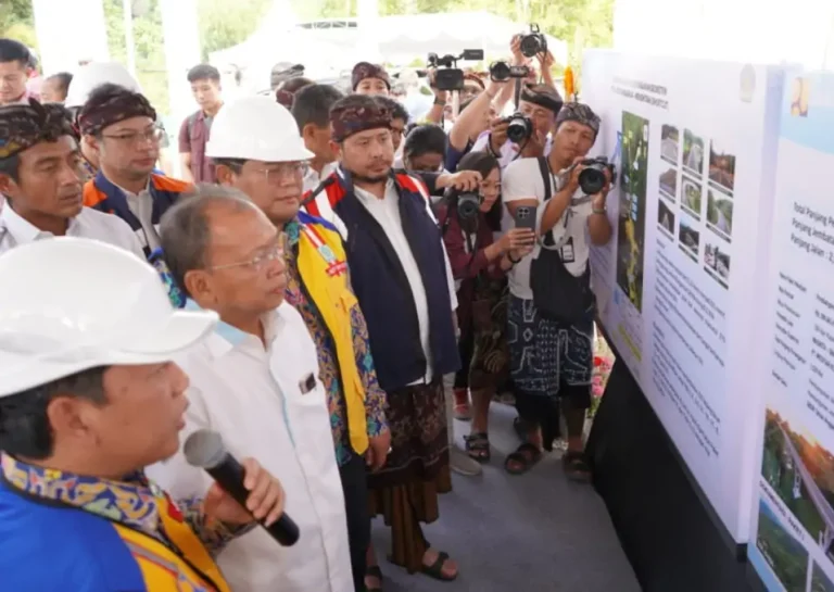 Upacara Adat Ngeruak dengan ground breaking pembangunan Jalan Perbaikan Geometrik Batas Kota Singaraja–Mengwitani (Shortcut Titik 9 dan 10)