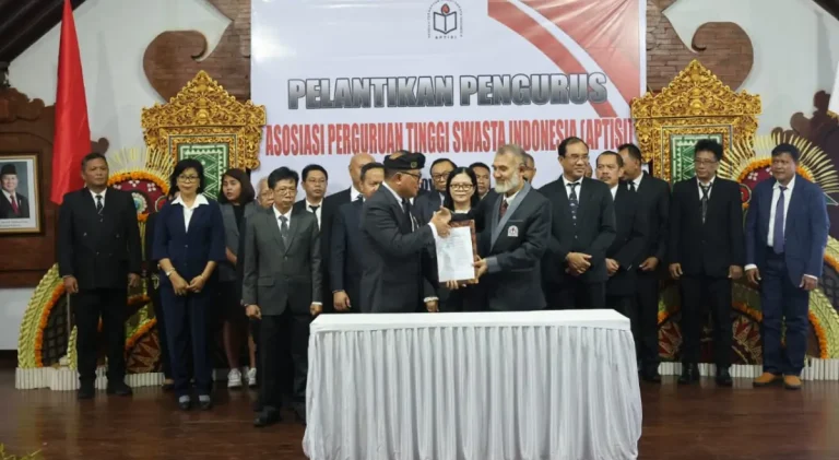 Pj. Sekda Kota Denpasar, I Gusti Ngurah Eddy Mulya, menghadiri pelantikan pengurus APTISI Provinsi Bali 2025–2030 dan mengapresiasi kolaborasi strategis antara pemerintah dan perguruan tinggi swasta.