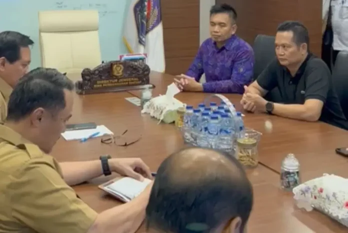 Bupati Jembrana I Made Kembang Hartawan didampingi Wakil Bupati Patriana Krisna melakukan kunjungan kerja ke Ditjen Bina Bangda Kemendagri untuk menyampaikan usulan strategis pembangunan daerah.