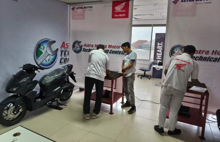 Astra Motor Bali mempersiapkan siswa dan guru terbaik SMK mitra binaan untuk mengikuti Festival Vokasi Satu Hati (FeVoSH) 2026 tingkat nasional melalui latihan dan pembekalan rutin.