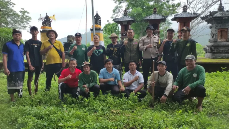 Pemerintah Desa Lokapaksa bersama komunitas dan mitra terkait melaksanakan penanaman pohon sebagai upaya menjaga kelestarian hutan dan sumber air bagi generasi mendatang.