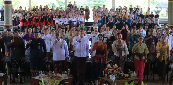 Wakil Bupati Klungkung, Tjokorda Gde Surya Putra, menghadiri Pentas Seni Pendidik dan Tenaga Kependidikan PAUD se-Kabupaten Klungkung untuk mengapresiasi peran guru dalam membangun generasi masa depan.