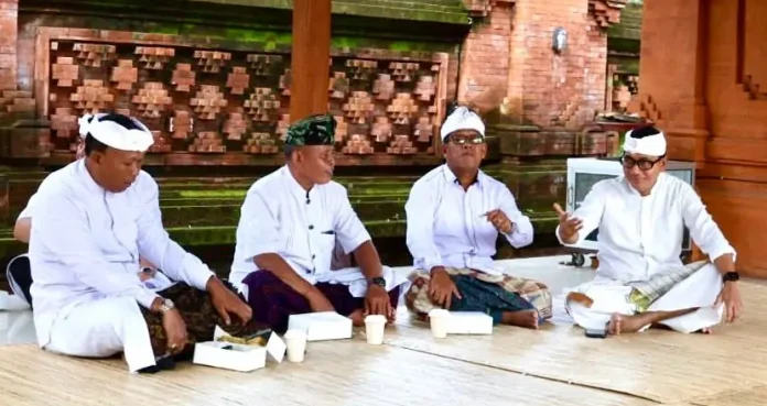 Pemerintah Kota Denpasar melaksanakan bhakti penganyar dalam rangka Hari Suci Siwaratri di Pura Agung Jagatnatha Denpasar, Sabtu 17 Januari 2026 sore.