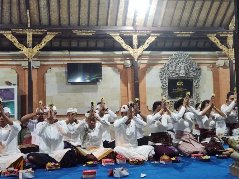 Bupati Bangli Hadiri Persembahyangan Siwaratri di Pura Kehen, Ajak Masyarakat Tingkatkan Kesadaran Diri