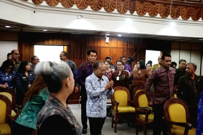 Gubernur Bali Wayan Koster menghadiri Rapat Paripurna DPRD Provinsi Bali, di mana mayoritas fraksi menyatakan dukungan terhadap penambahan penyertaan modal daerah pada Bank BPD Bali.