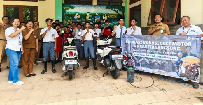 Astra Motor Bali bekerja sama dengan SLB Negeri 3 Denpasar menggelar Edukasi Vokasi Cuci Motor & Praktik Langsung untuk membekali 30 siswa dengan keterampilan praktis dan menyiapkan mereka menghadapi dunia kerja.