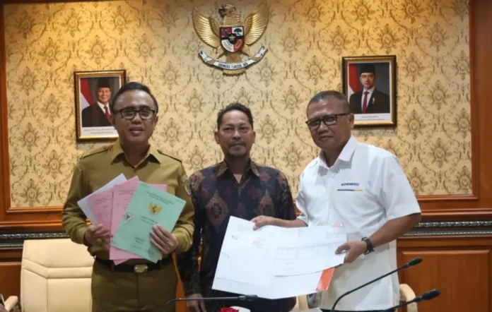 Pemerintah Kota Denpasar menerima hibah aset berupa tanah dan bangunan kantor pemerintah dari Kementerian Keuangan Republik Indonesia.