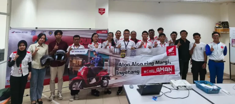 Astra Motor Singaraja menggelar edukasi keselamatan berkendara #Cari_Aman bagi karyawan untuk membangun budaya berkendara aman dari internal perusahaan.