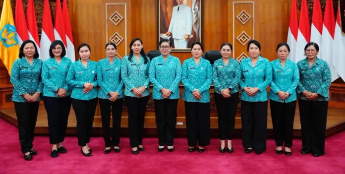 Ketua TP PKK Provinsi Bali, Ny. Putri Suastini Koster, memimpin rapat koordinasi teknis persiapan Lomba HKG PKK Provinsi Bali Tahun 2026 guna menyamakan persepsi dan memantapkan pelaksanaan kegiatan.