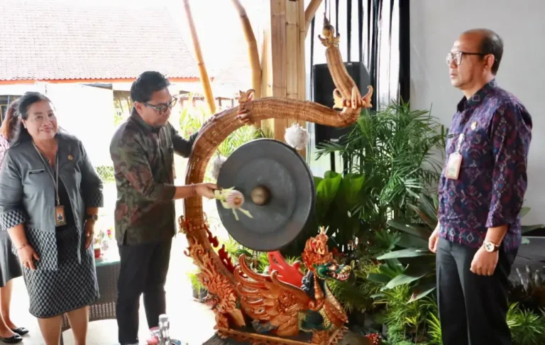 Wakil Walikota Denpasar, I Kadek Agus Arya Wibawa membuka secara resmi Musyawarah Perencanaan Pembangunan (Musrenbang) Kecamatan Denpasar Timur Tahun Anggaran 2026 di Wisata Subak Teba Majelangu, Kesiman Kertalangu, Selasa (20/1/2026).