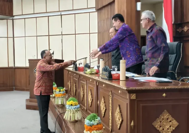 Dewan Perwakilan Rakyat Daerah (DPRD) Provinsi Bali menyepakati Rancangan Peraturan Daerah (Raperda) tentang Penambahan Penyertaan Modal Daerah kepada PT Bank Pembangunan Daerah (BPD) Bali senilai Rp445 miliar.