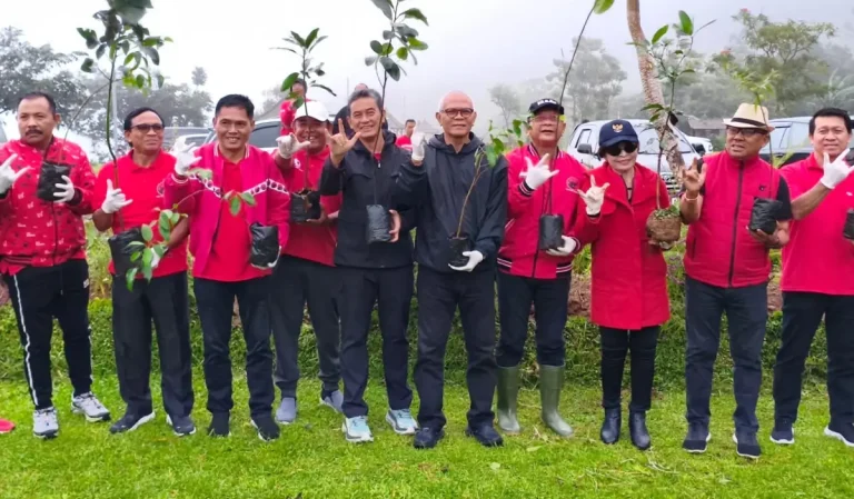 PDIP Bali memperingati HUT ke-79 Megawati Soekarnoputri dengan aksi merawat pertiwi melalui penanaman pohon dan pelepasan ribuan ikan di Danau Buyan, Buleleng.