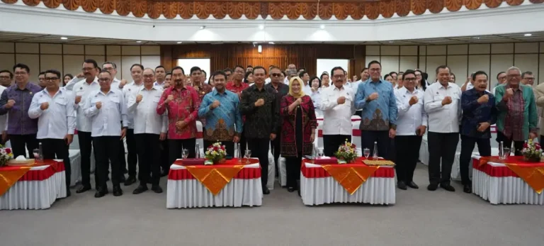 Sekda Dewa Indra menekankan kolaborasi pemerintah dan pelaku pariwisata menghadapi tantangan sektor ini saat pengukuhan PHRI Bali 2025–2030 di tengah penurunan okupansi meski kunjungan wisatawan meningkat.