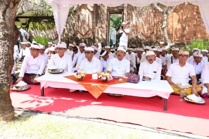 Wali Kota Denpasar Hadiri Upacara Giri Pati Agung Pratisantana Arya Kanuruhan di Kertalangu