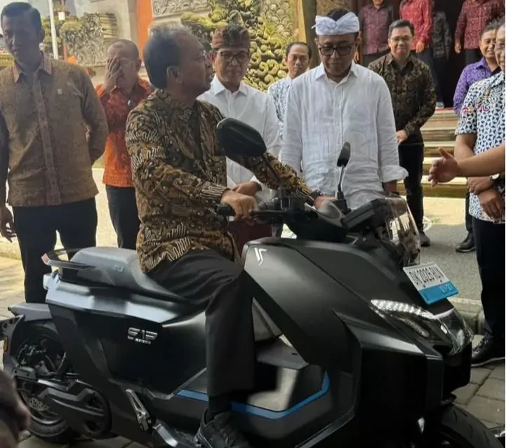 Pemerintah Provinsi Bali semakin mengintensifkan langkah percepatan penggunaan kendaraan listrik sebagai bagian dari strategi transisi energi bersih dan penguatan ekonomi hijau.