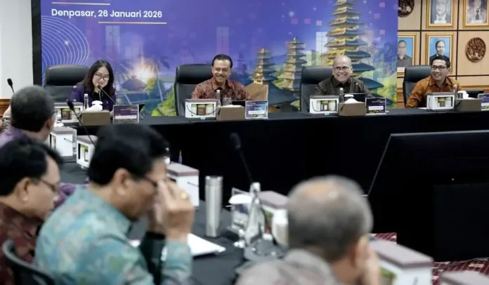 Rakor Pengendalian Inflasi dipimpin Sekretaris Daerah Provinsi Bali, Dewa Made Indra dihadiri Kepala BI Bali Erwin Soeriadimadja, TPID Kota/Kab serta Perumda Kota/Kab IHK Provinsi Bali.