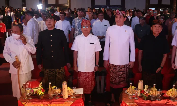 Gubernur Bali Wayan Koster membuka Bulan Bahasa Bali VIII dan mendorong pelestarian Aksara Bali melalui penggunaan di ruang publik, produk lokal, dan berbagai kegiatan budaya. Gubernur Bali Wayan Koster membuka Bulan Bahasa Bali VIII dan mendorong pelestarian Aksara Bali melalui penggunaan di ruang publik, produk lokal, dan berbagai kegiatan budaya.