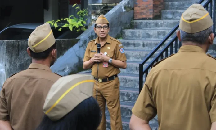 Sekretaris Daerah Kota Denpasar, I Gusti Ngurah Eddy Mulya, memimpin apel disiplin aparatur sipil negara (ASN) Senin 9 Februari 2026.