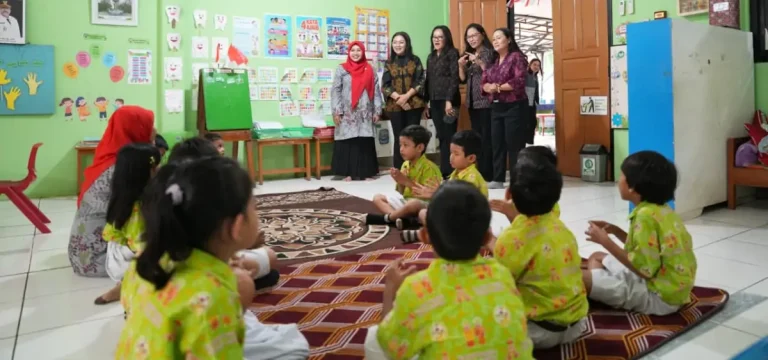 Bunda PAUD Badung Nyonya Rasniathi Adi Arnawa melakukan kunjungan kerja ke TK. Negeri Pembina Tingkat Nasional dan Bunda PAUD Kota Jakarta Selatan, Kamis (12/2).