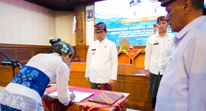 Bupati Adi Arnawa Lantik 234 Pejabat, Tekankan Profesionalisme dan Integritas ASN