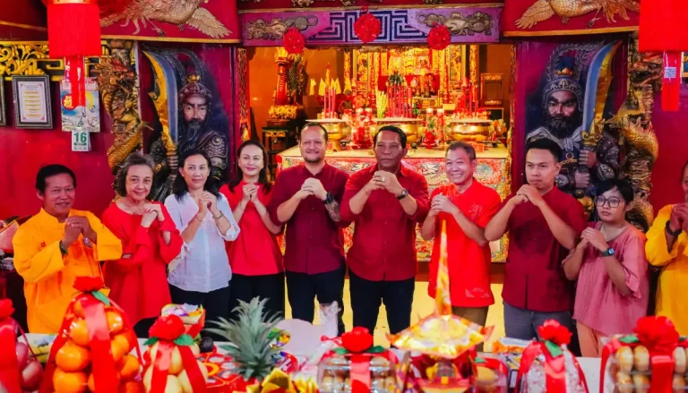 Wabup Bagus Alit Sucipta bersama Ketua WHDI Badung Nyonya Yunita Alit Sucipta, melaksanakan pemantauan kesiapan dalam rangka menyambut Tahun Baru Imlek 2577 tahun masehi 2026 di Vihara Dharmayana/ Leeng Gwan Bio, Kelurahan Kuta, Kuta, dan Klenteng Caow Eng Bio, Kelurahan Tanjung Benoa, Kuta Selatan, Senin (16/2).